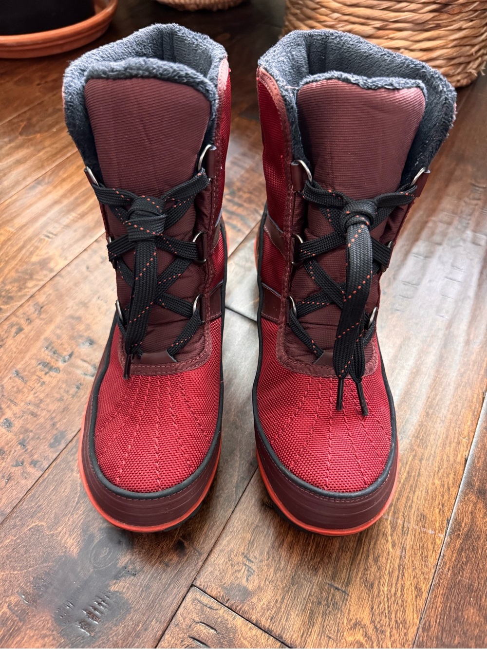Sorrel Women’s Waterproof Burgundy Winter Boots with Fleece Lining - Picture 2 of 9